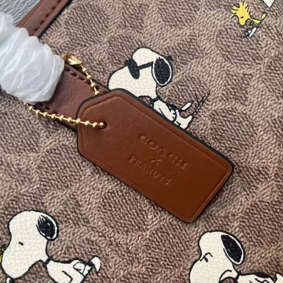 Coach Snoopy City Tote size 34*29*11cm - Picture 6 of 7